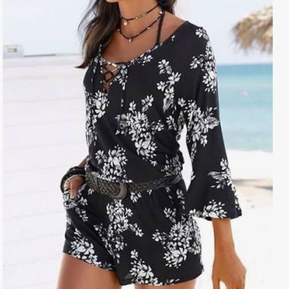Misses size medium romper.  Dark navy with floral. One ❤️ clothing Los Angeles - Picture 1 of 6